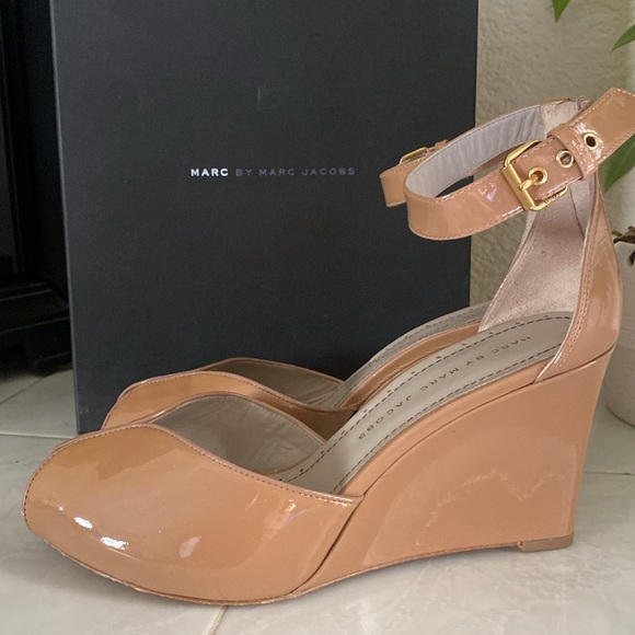 Marc by Marc Jacobs patent nude leather wedge peep toe platform - Picture 3 of 7